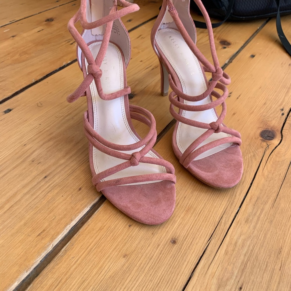 Pink heels - Picture 2 of 5